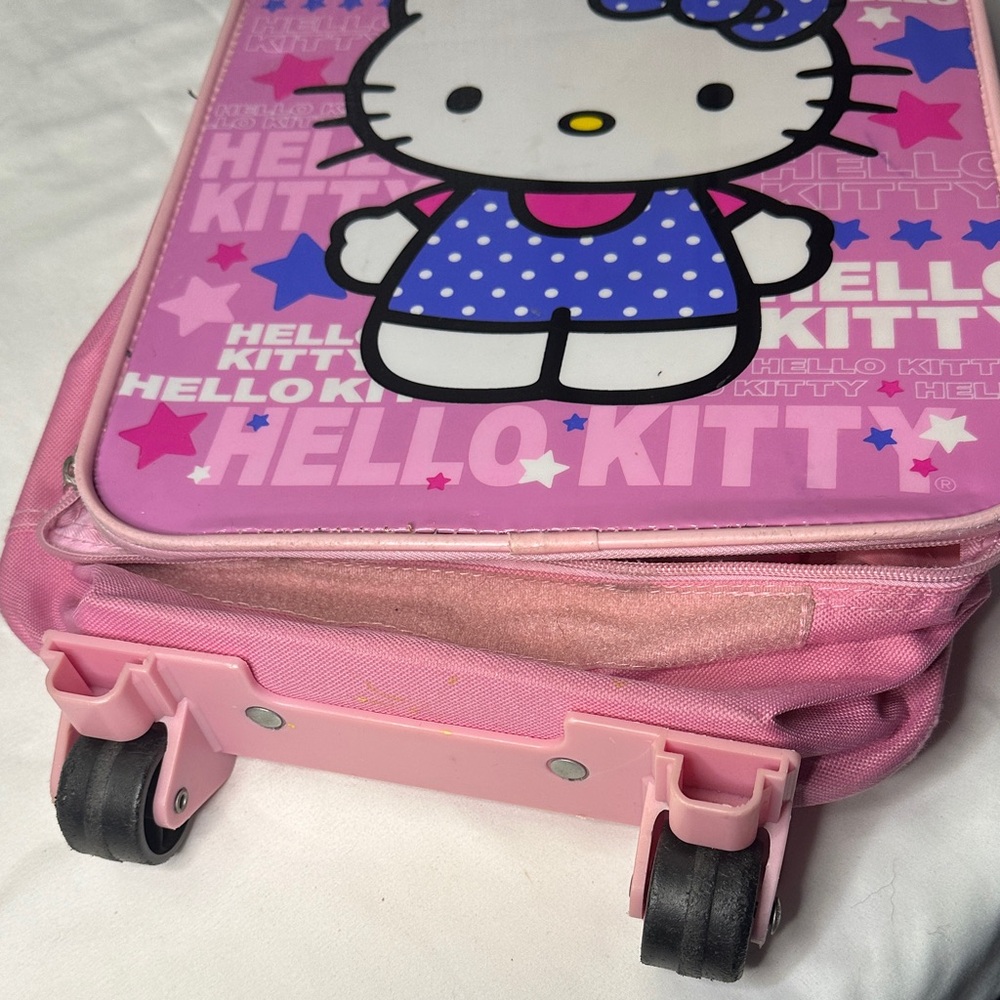 Hello Kitty Pink and Blue Kids Suitcase - Picture 5 of 6